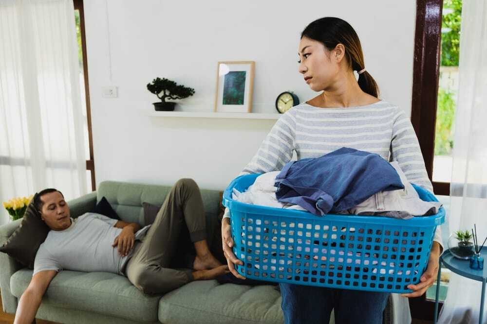 How-to-Get-Your-Spouse-to-Help-You-Clean